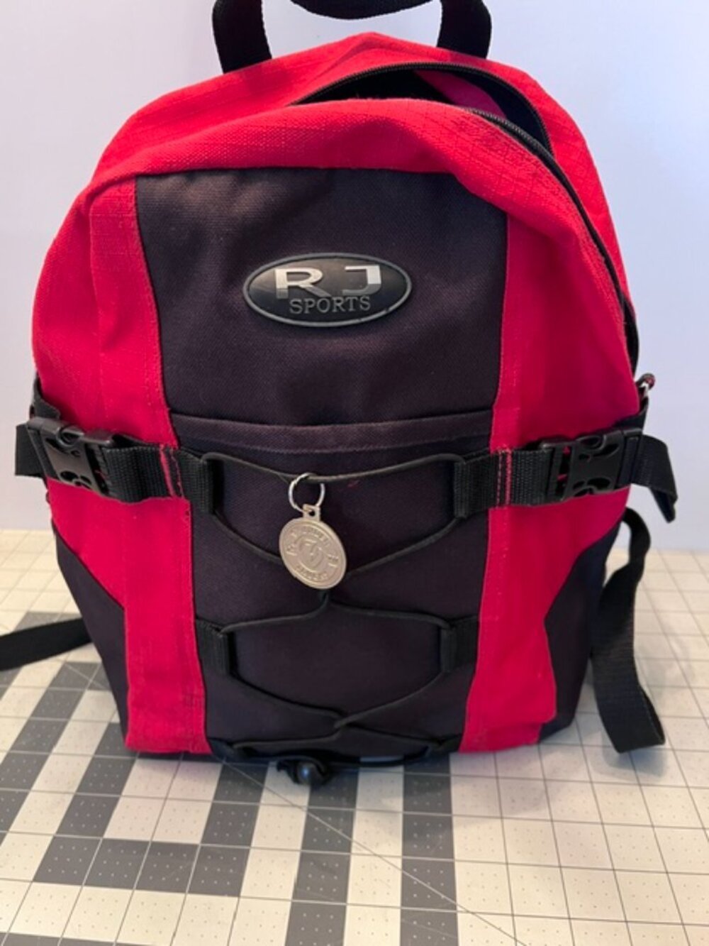 RJ SPORTS Backpack Red &‎ Black athletic school lightweight bungee cord system